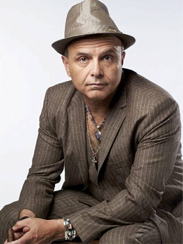 How tall is Joe Pantoliano?